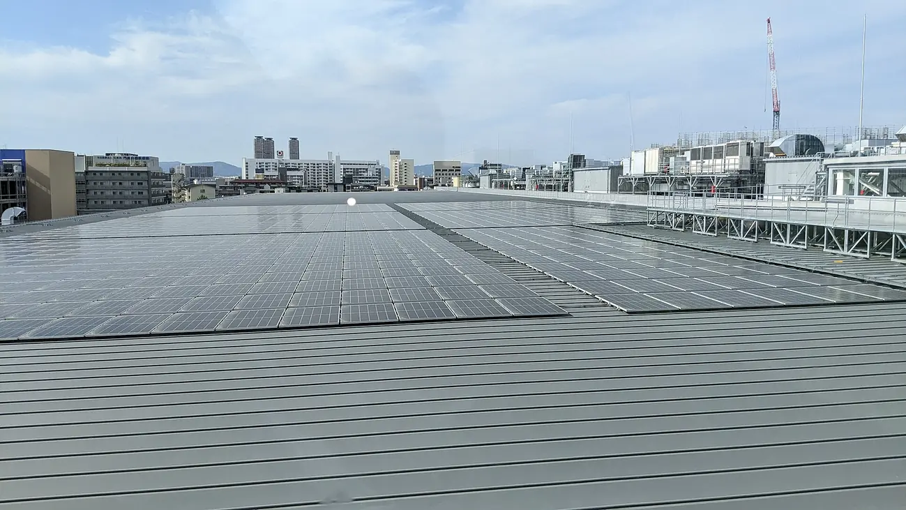 Solar Power Station at LaLaport Kadoma1.jpg