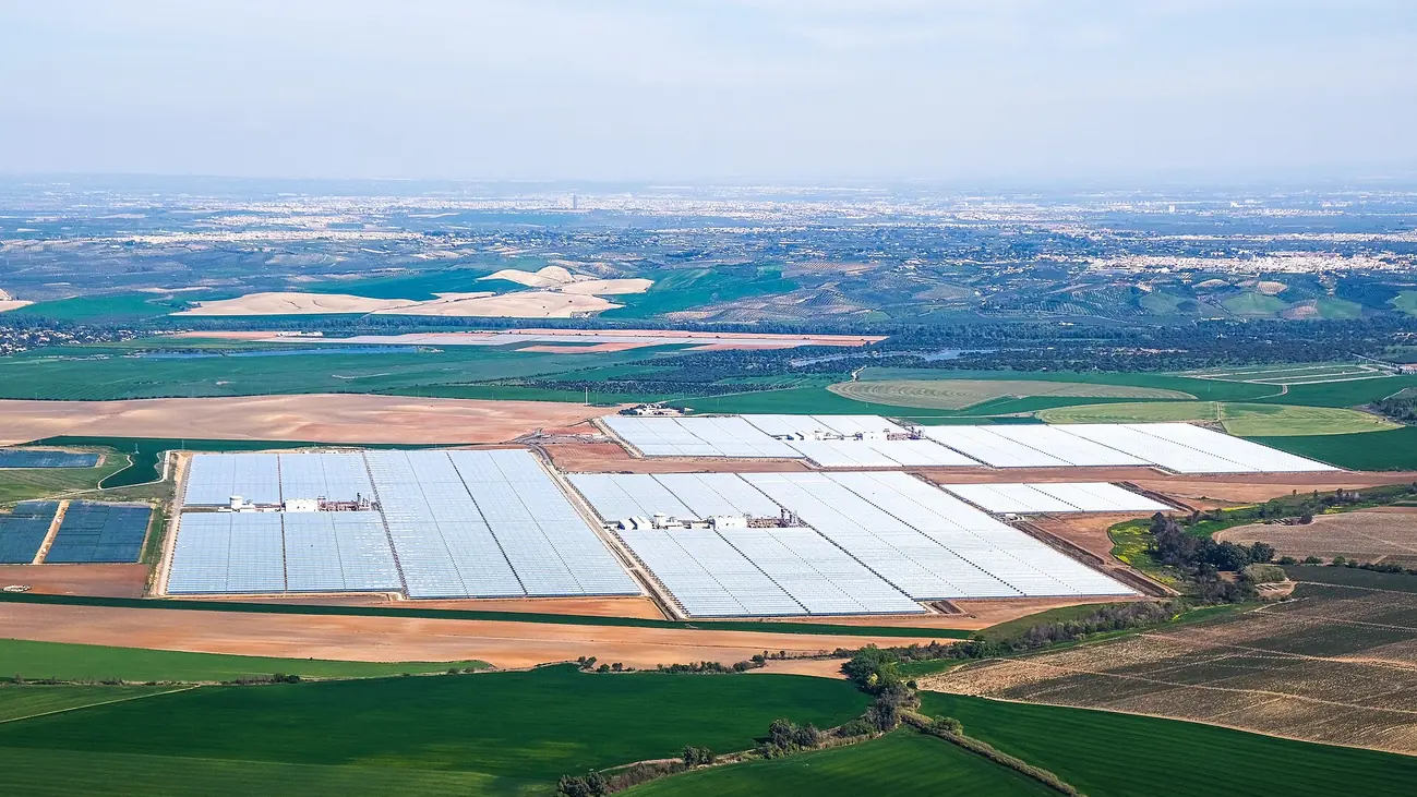 Solnova Solar Power Station.jpg