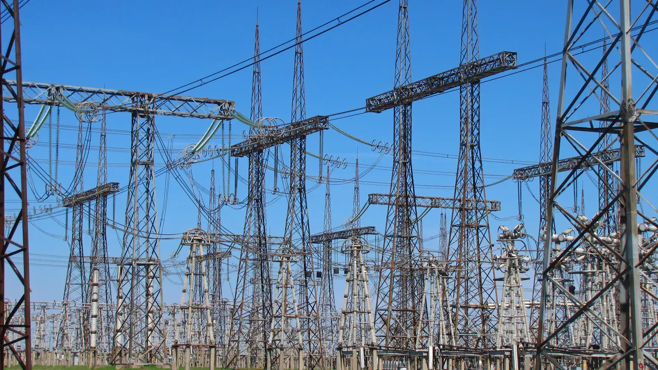 Switchyard of electric substation 750kV.png